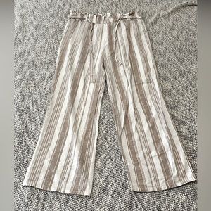 White and beige cotton pants with belt